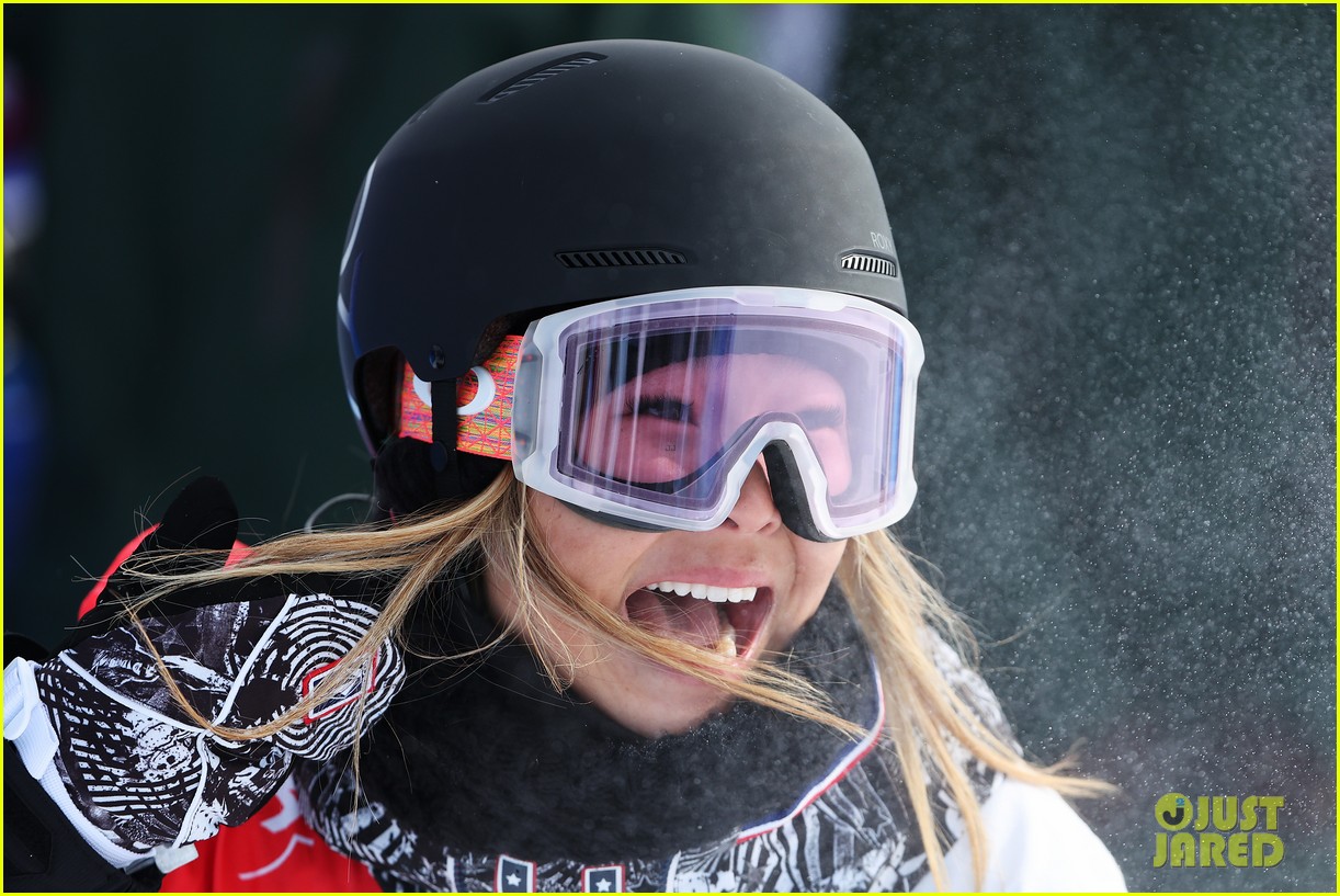 Chloe Kim Falls To Her Knees After Incredible Halfpipe Run at Beijing Winter Olympics!