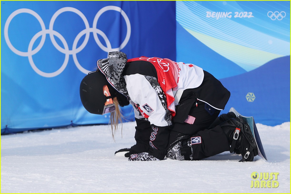 Chloe Kim Falls To Her Knees After Incredible Halfpipe Run at Beijing Winter Olympics!