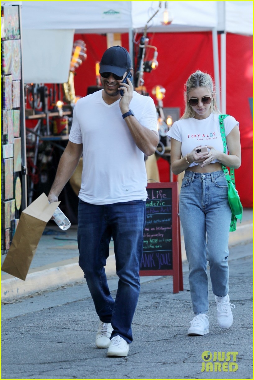 Sydney Sweeney Does Some Shopping with Boyfriend Jonathan Davino