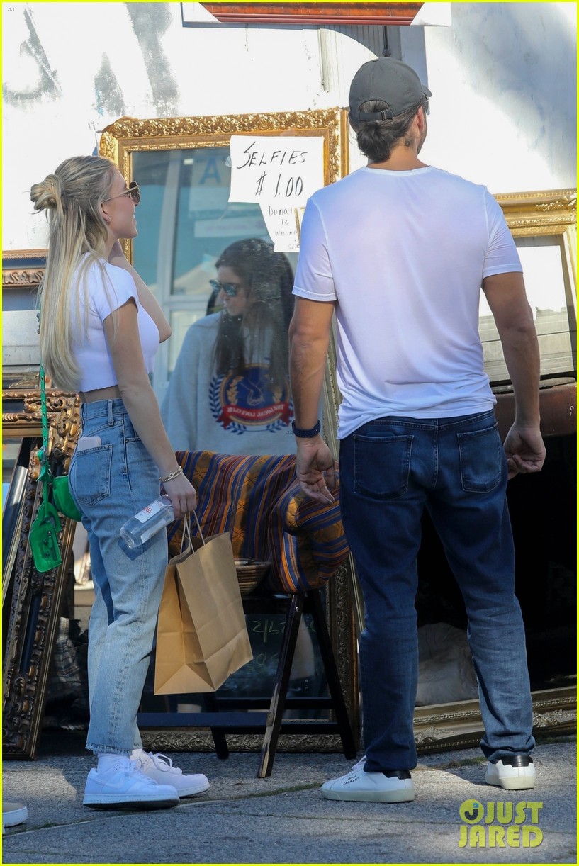 Sydney Sweeney Does Some Shopping with Boyfriend Jonathan Davino