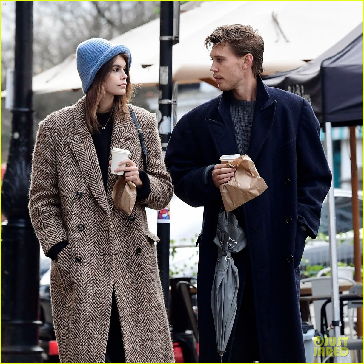Kaia Geber & Boyfriend Austin Butler Enjoy Day Out in London!