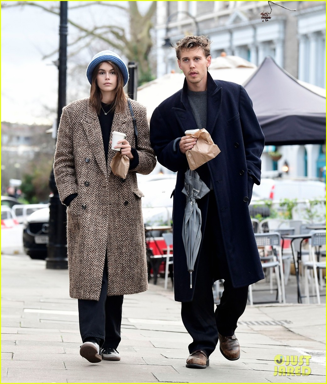 Kaia Geber & Boyfriend Austin Butler Enjoy Day Out in London!