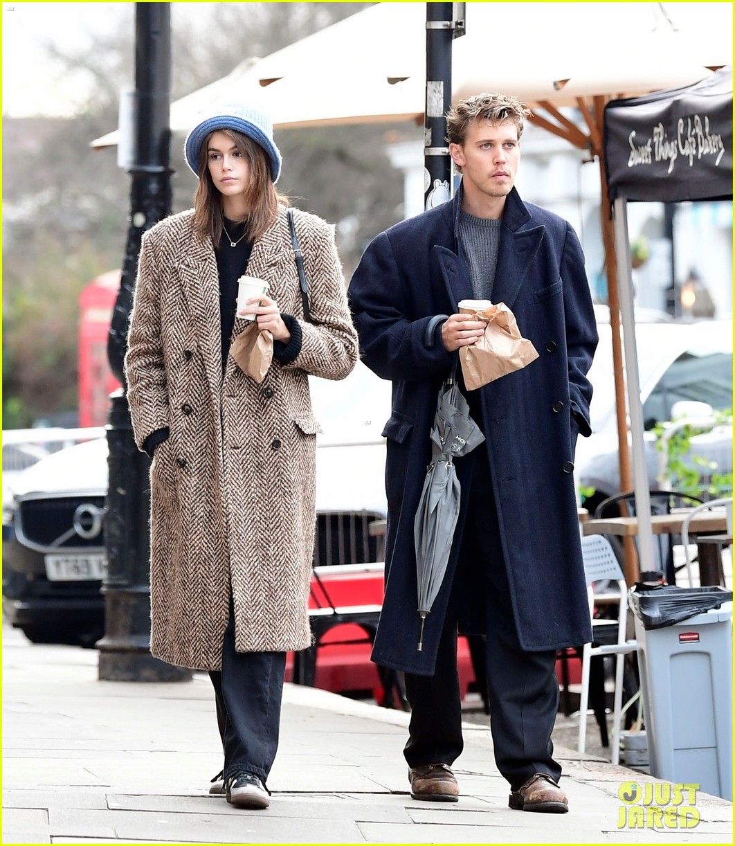 Kaia Geber & Boyfriend Austin Butler Enjoy Day Out in London!