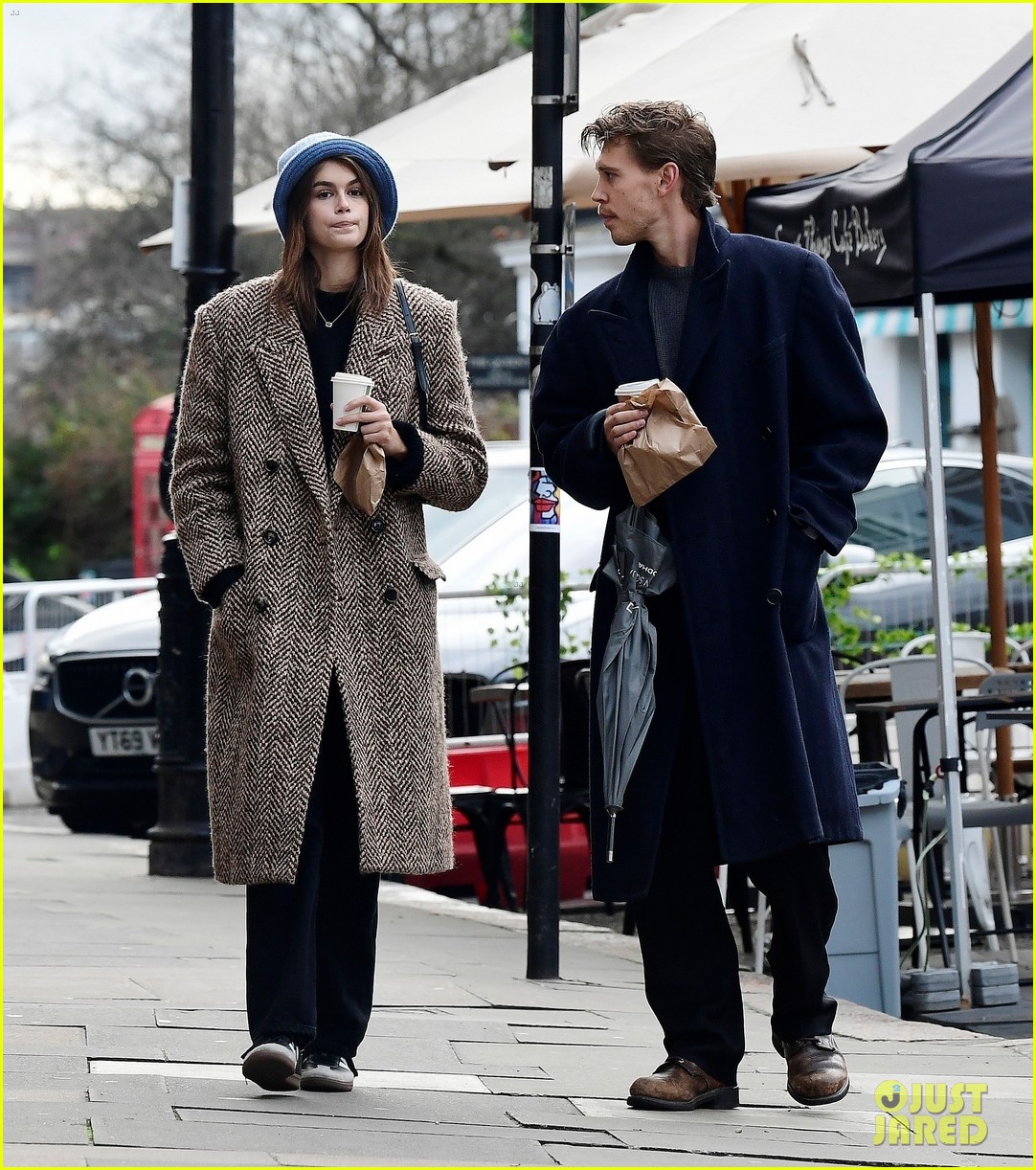 Kaia Geber & Boyfriend Austin Butler Enjoy Day Out in London!
