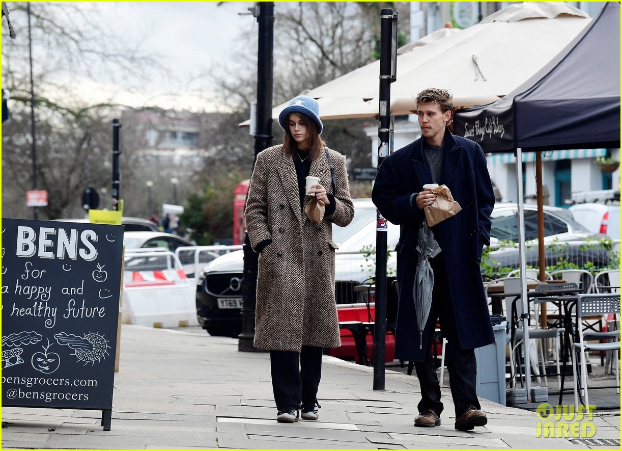 Kaia Geber & Boyfriend Austin Butler Enjoy Day Out in London!