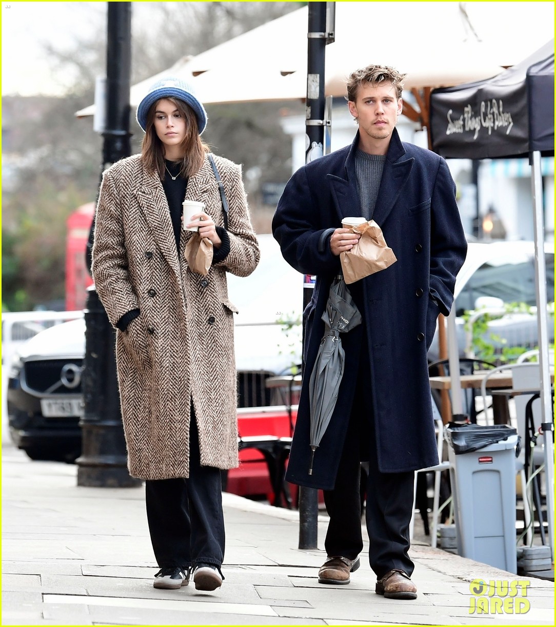Kaia Geber & Boyfriend Austin Butler Enjoy Day Out in London!