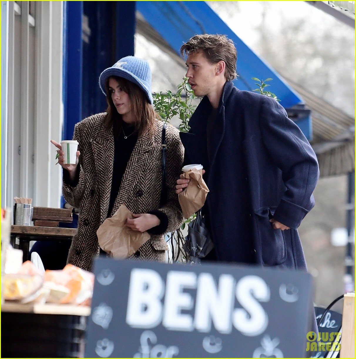 Kaia Geber & Boyfriend Austin Butler Enjoy Day Out in London!