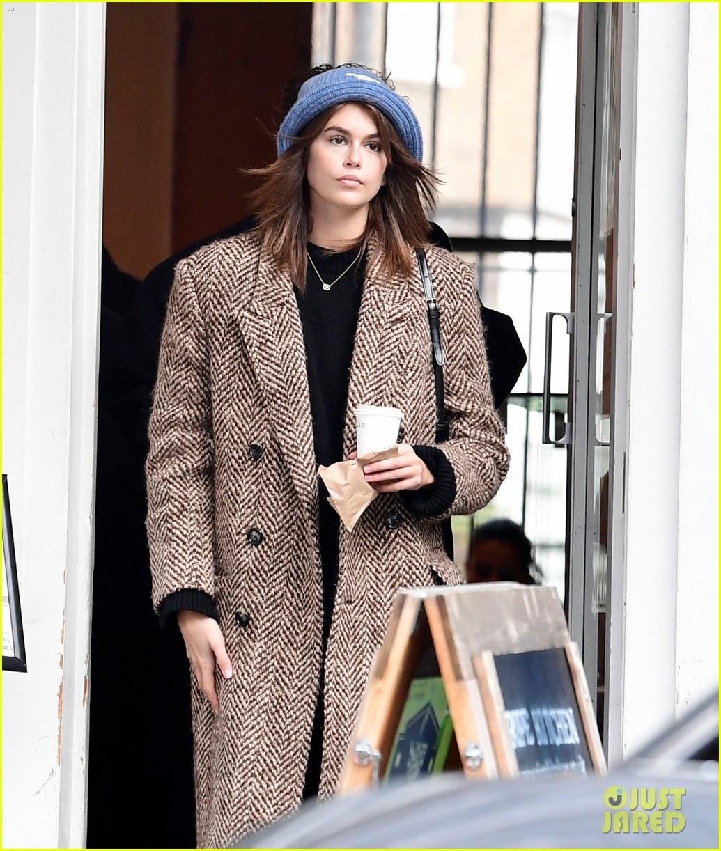 Kaia Geber & Boyfriend Austin Butler Enjoy Day Out in London!