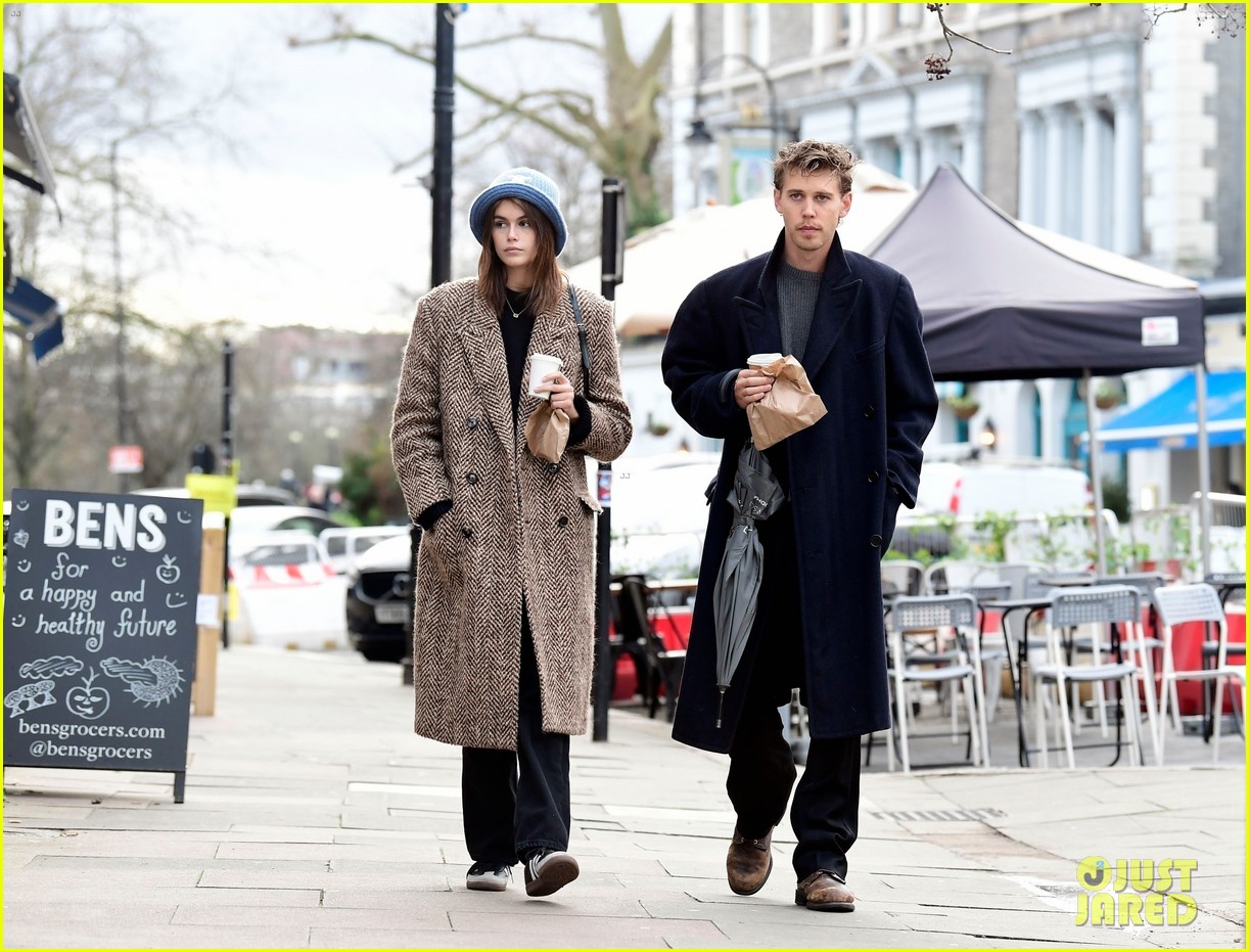 Kaia Geber & Boyfriend Austin Butler Enjoy Day Out in London!