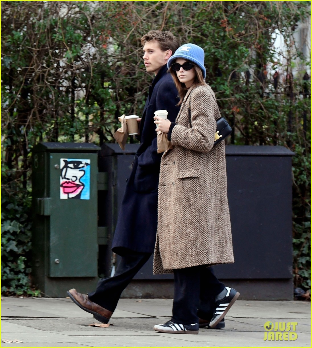 Kaia Geber & Boyfriend Austin Butler Enjoy Day Out in London!