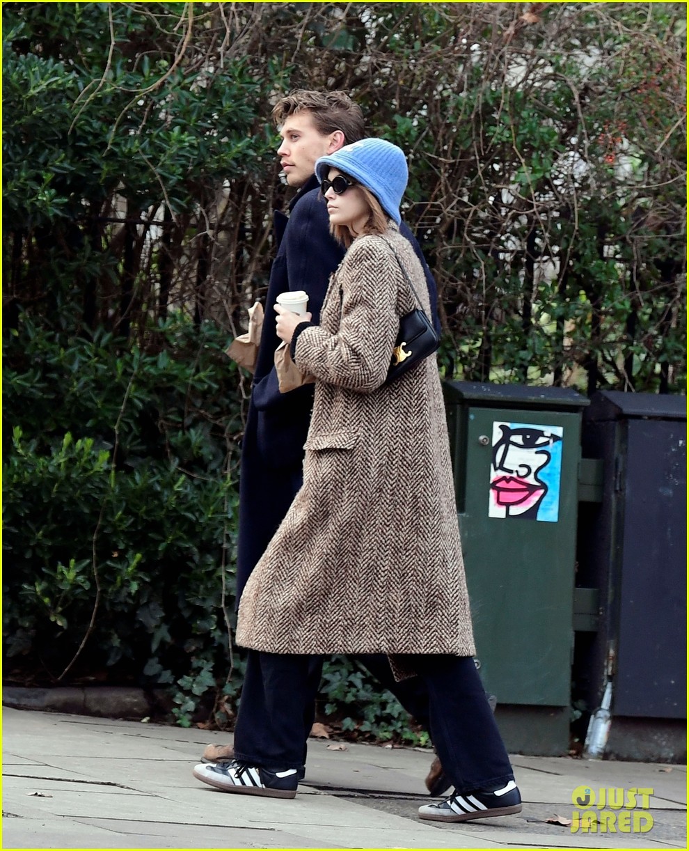 Kaia Geber & Boyfriend Austin Butler Enjoy Day Out in London!