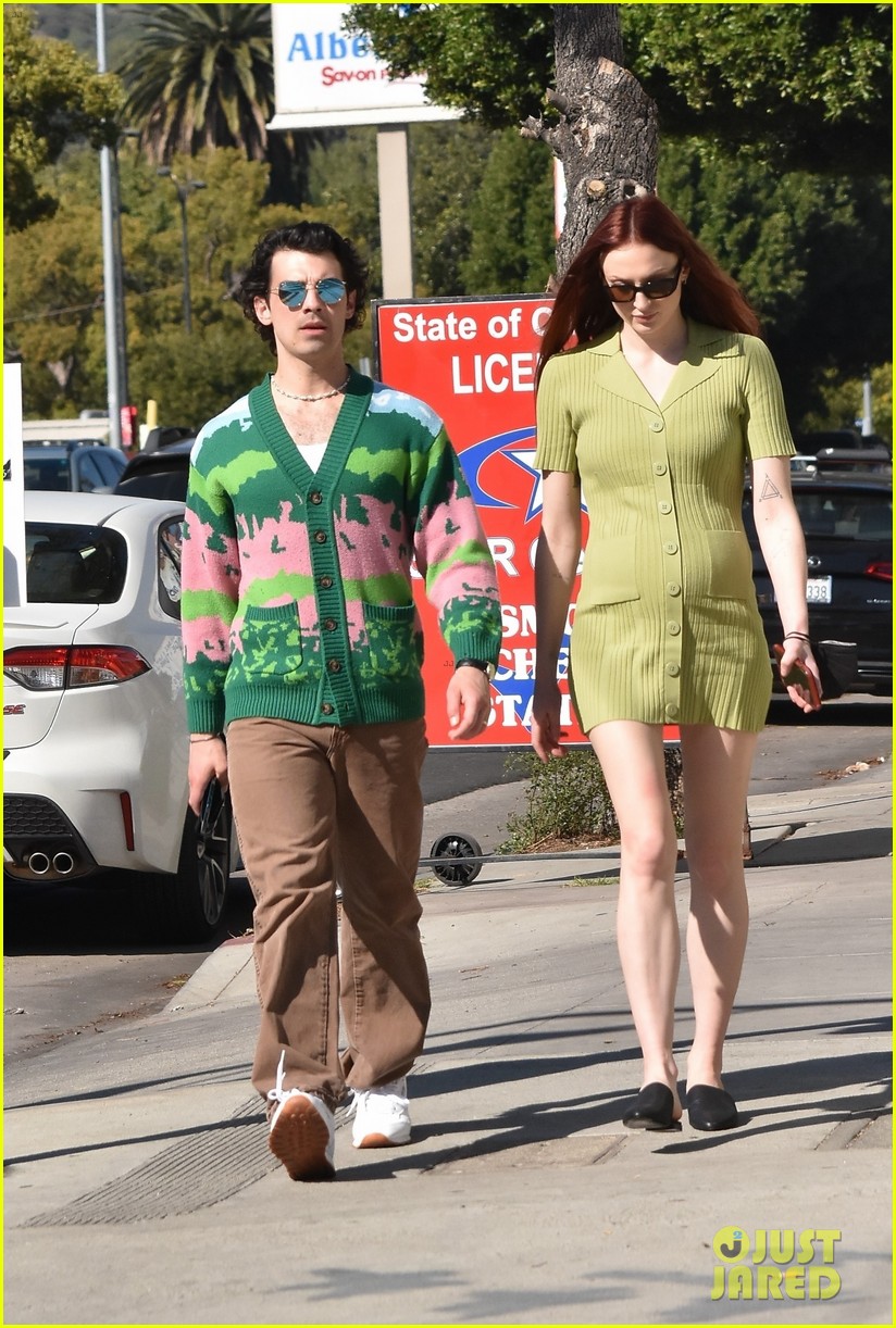 Joe Jonas & Sophie Turner Step Out for Lunch in Los Feliz