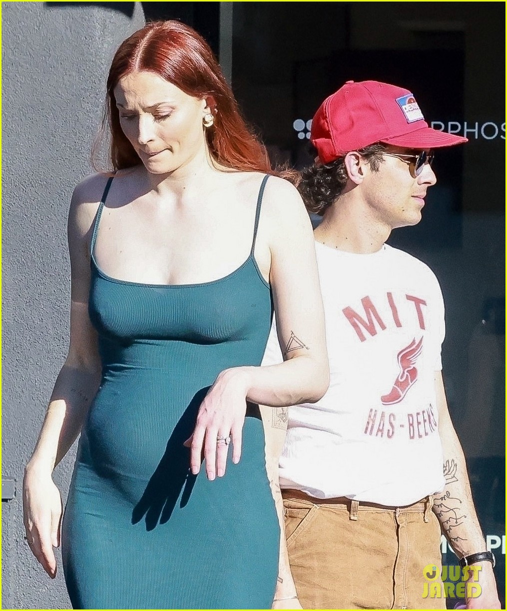 Joe Jonas & Sophie Turner Step Out for Lunch with Their Friends