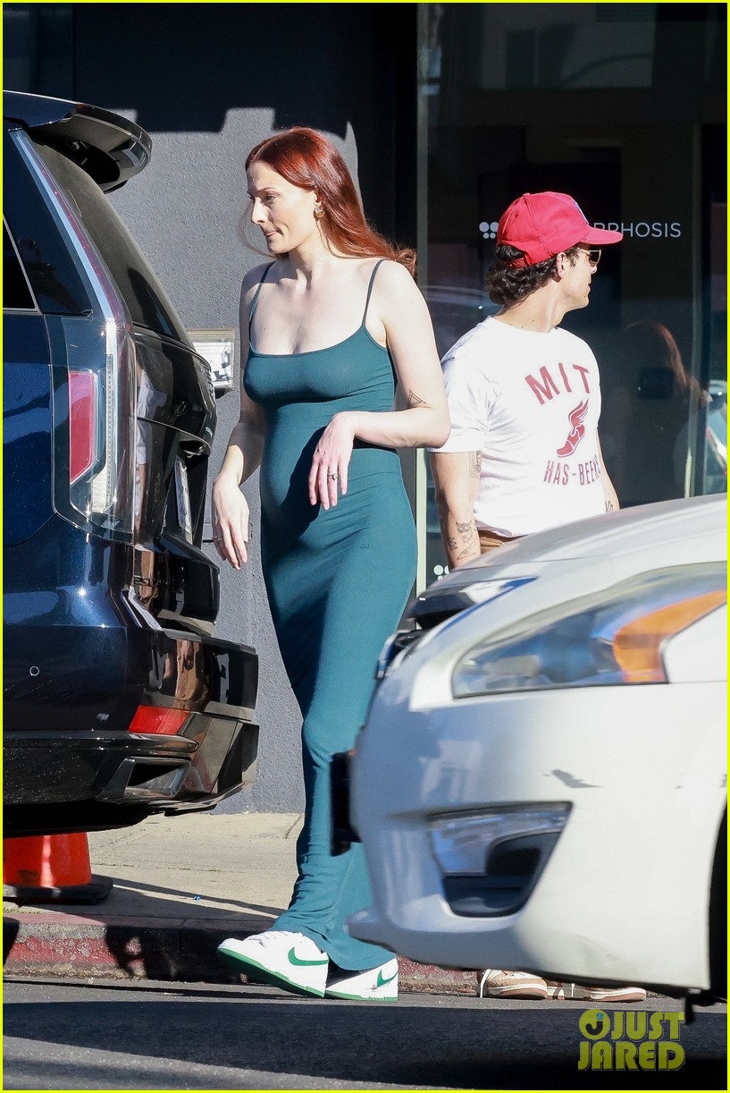 Joe Jonas & Sophie Turner Step Out for Lunch with Their Friends