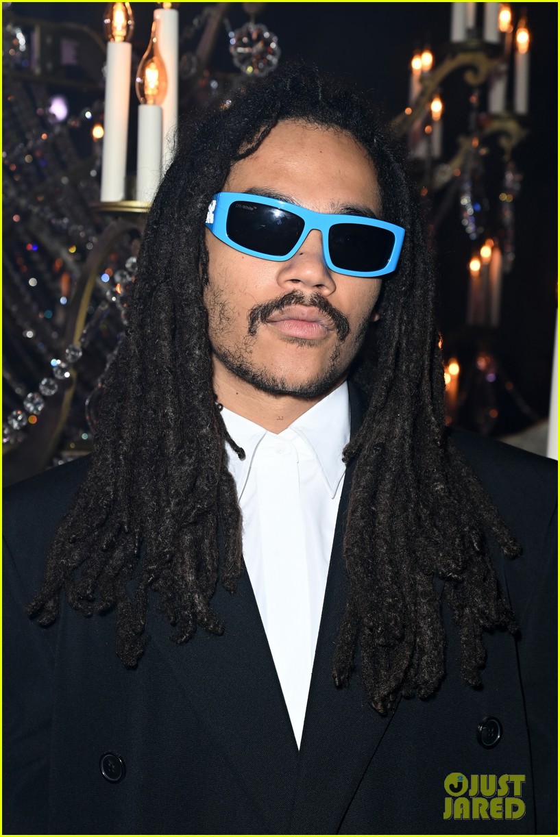 Kendall Jenner, Gigi Hadid, Kaia Gerber & More Walk In Off-White Fashion Show