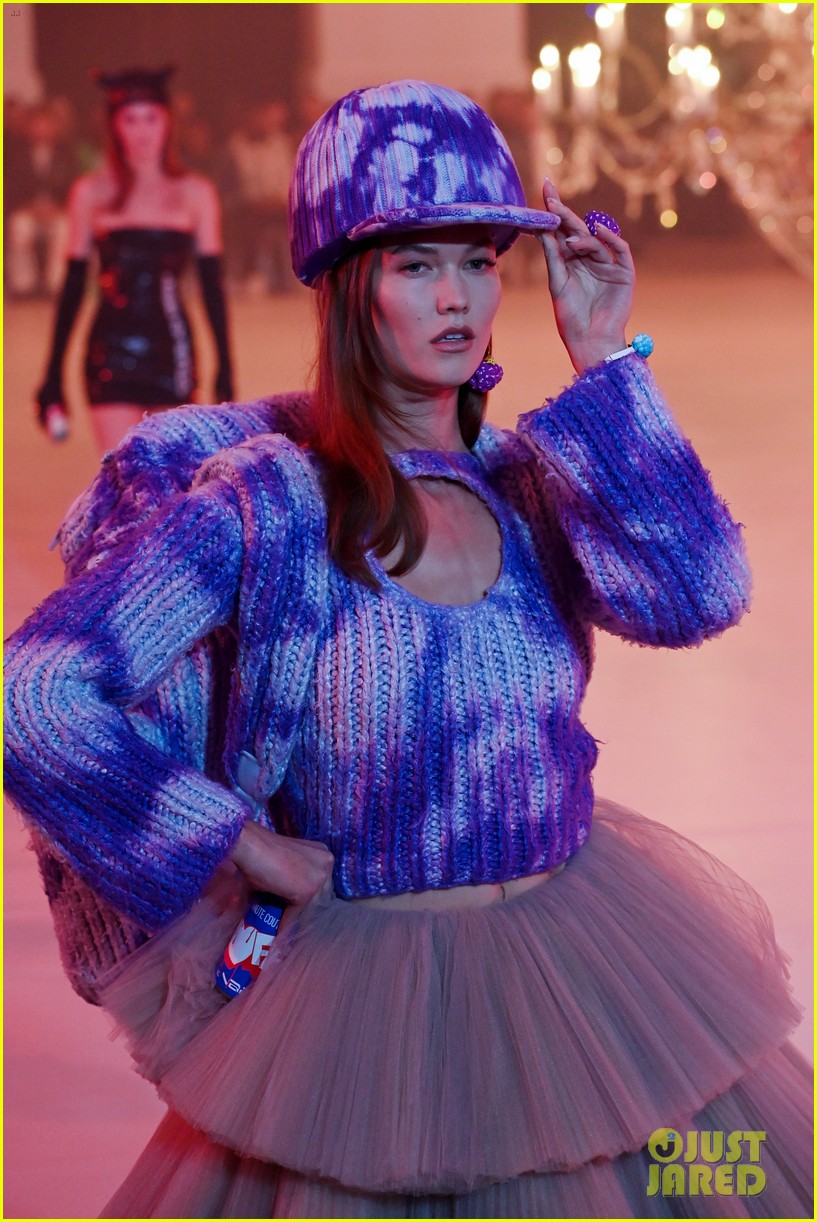 Kendall Jenner, Gigi Hadid, Kaia Gerber & More Walk In Off-White Fashion Show