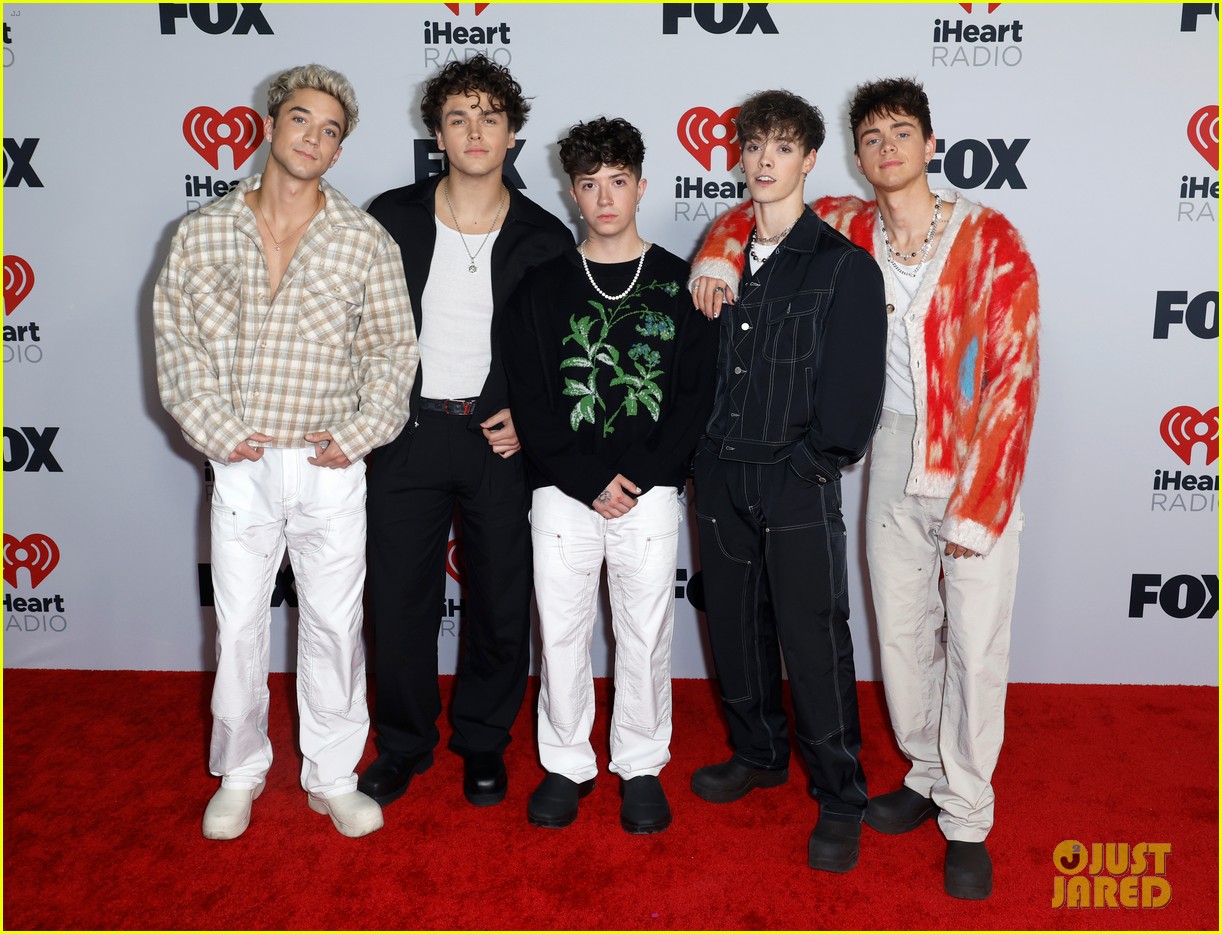 Big Time Rush Bring Photo of Carlos PenaVega to iHeartRadio Music Awards 2022!