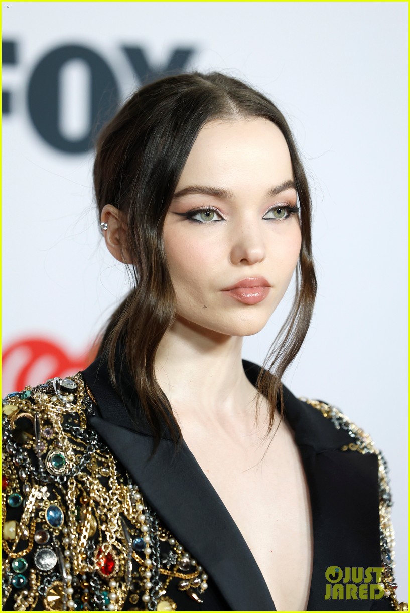 'Descendants' Stars Dove Cameron & Sofia Carson Attend iHeartRadio Music Awards