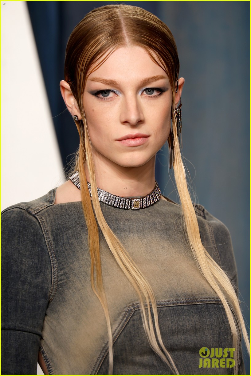 Hunter Schafer & Dominic Fike Couple Up at Vanity Fair's Oscars Party!