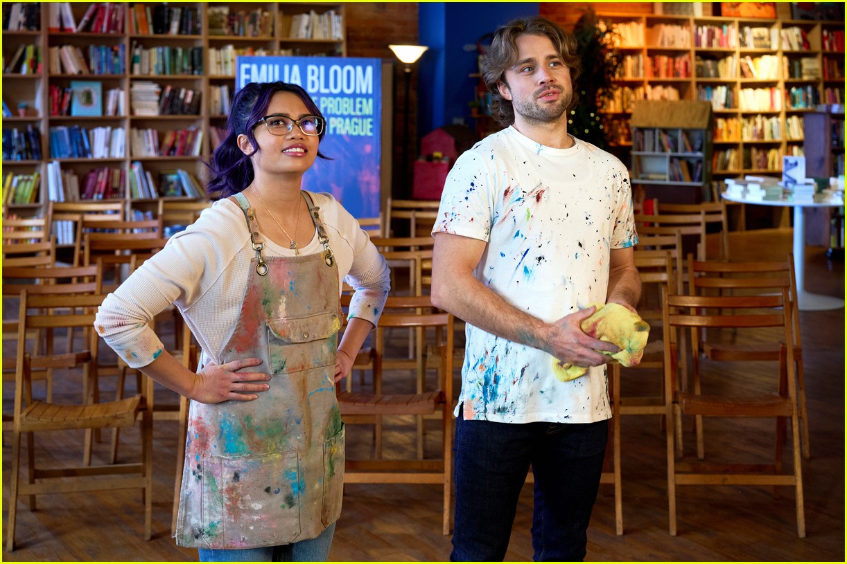 Katherine McNamara & Arienne Mandi Star In New Hallmark Movie 'Love, Classified' - First Look!