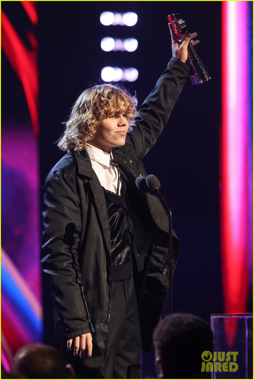 Lil Nas X & The Kid LAROI Pick Up Wins at iHeartRadio Music Awards