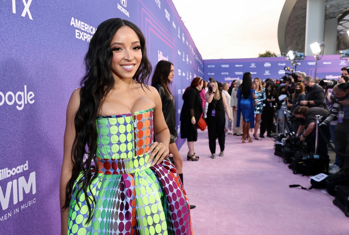 Billboard's Woman of the Year Olivia Rodrigo Arrives For Women in Music 2022 Event!