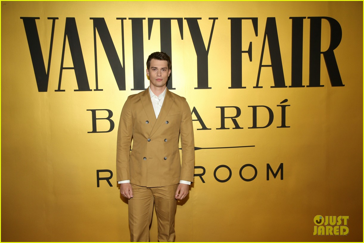 Cruel Summer's Olivia Holt & Harley Quinn Smith Glam Up For Vanity Fair's Young Hollywood Party