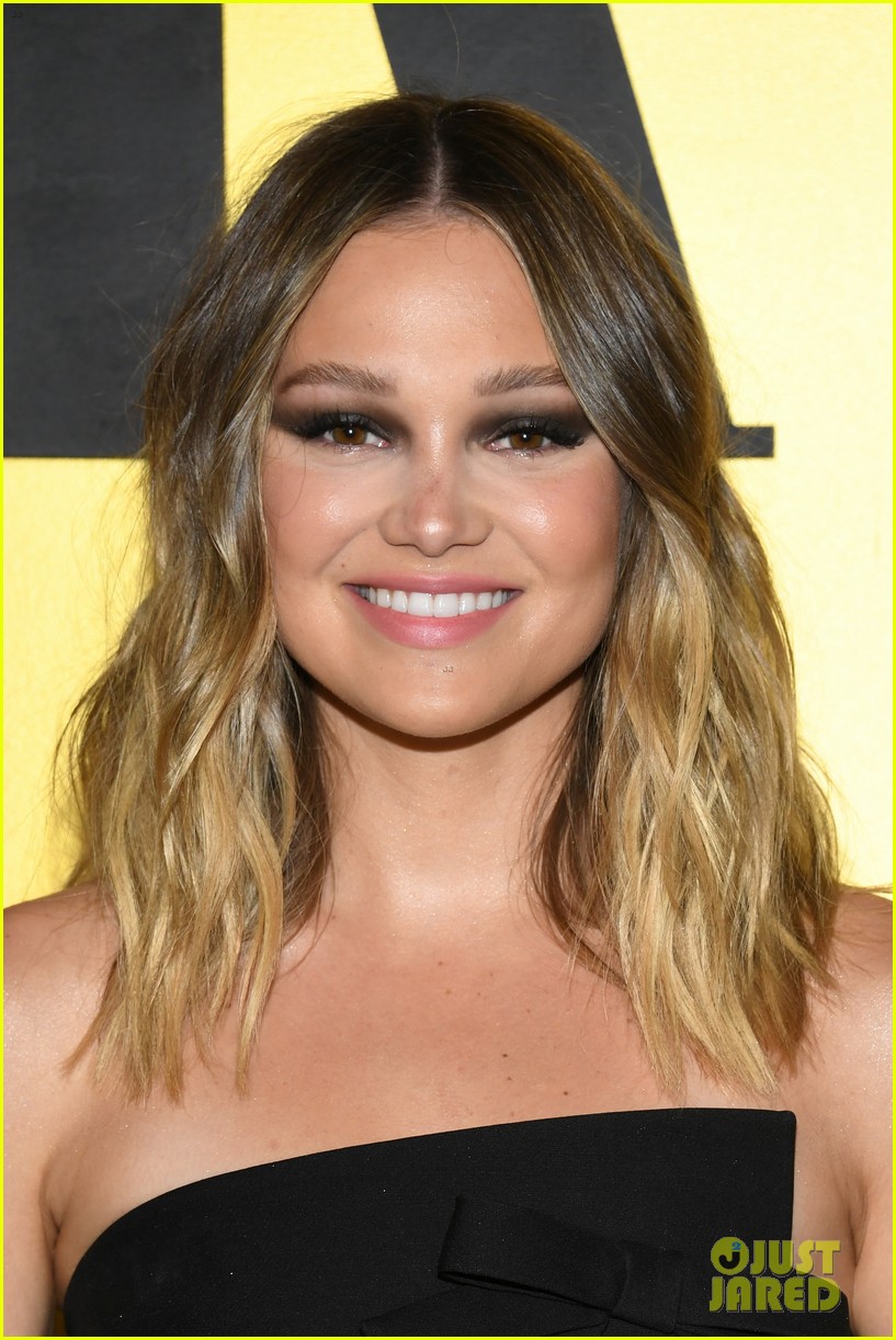 Cruel Summer's Olivia Holt & Harley Quinn Smith Glam Up For Vanity Fair's Young Hollywood Party