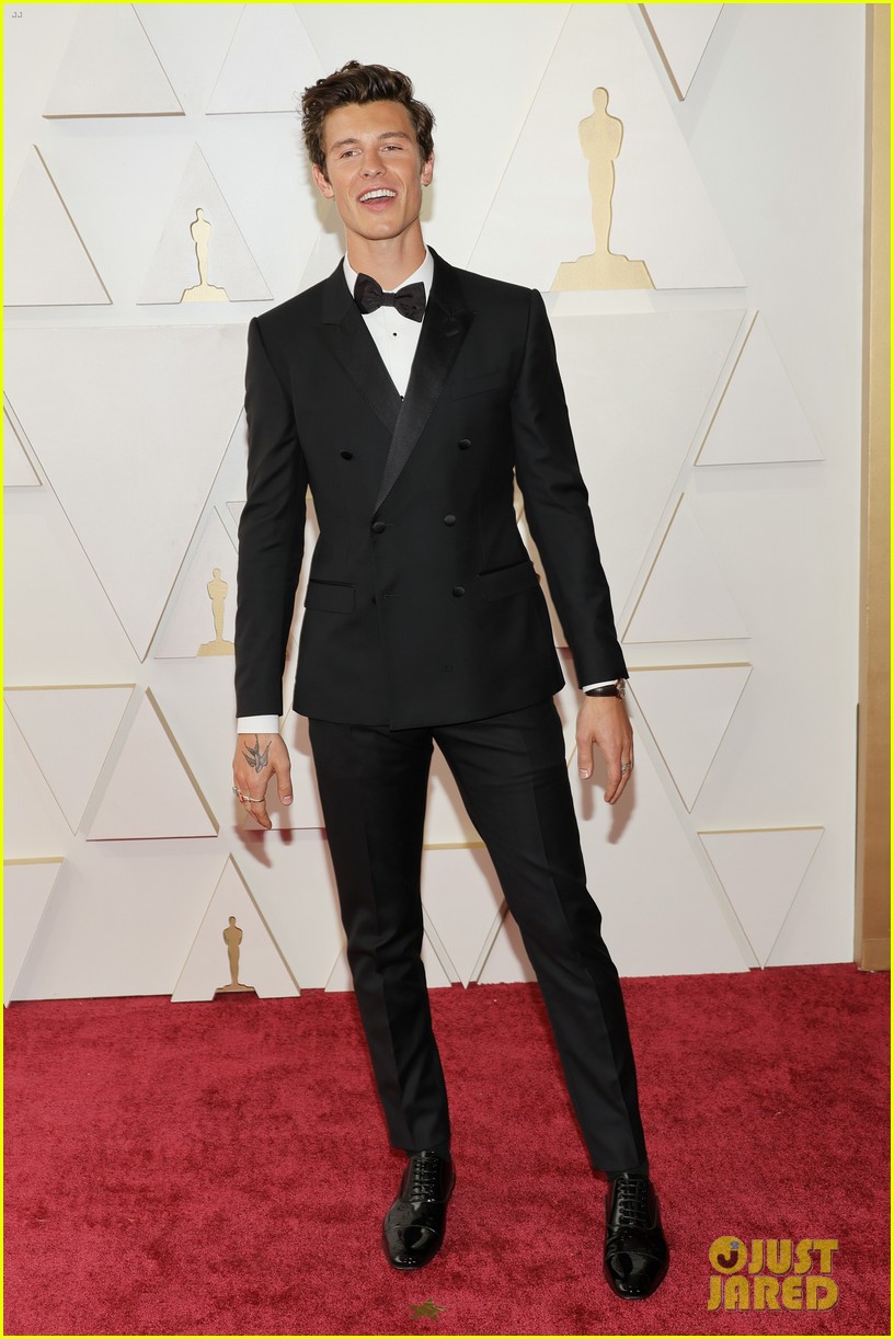 Shawn Mendes & Jacob Elordi Keep It Classic at the Oscars 2022