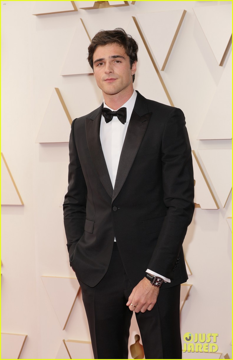 Shawn Mendes & Jacob Elordi Keep It Classic at the Oscars 2022