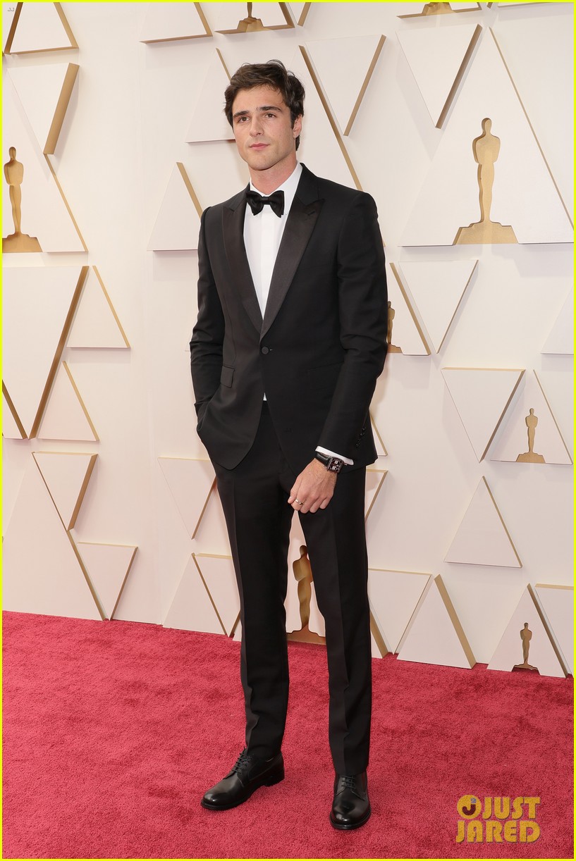 Shawn Mendes & Jacob Elordi Keep It Classic at the Oscars 2022