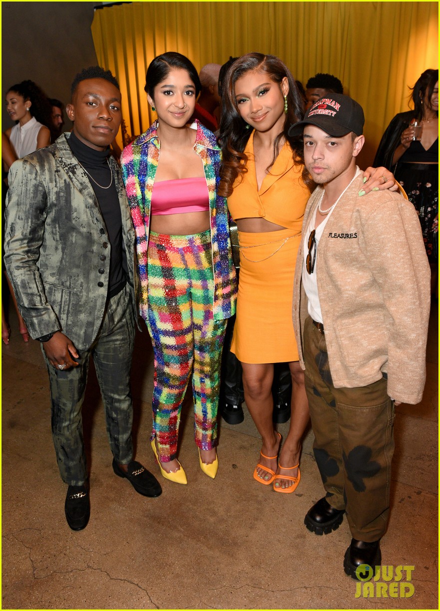 Sierra Capri & Jason Genao Reunite at 'Teen Vogue' Party with Sydney Sweeney & More!