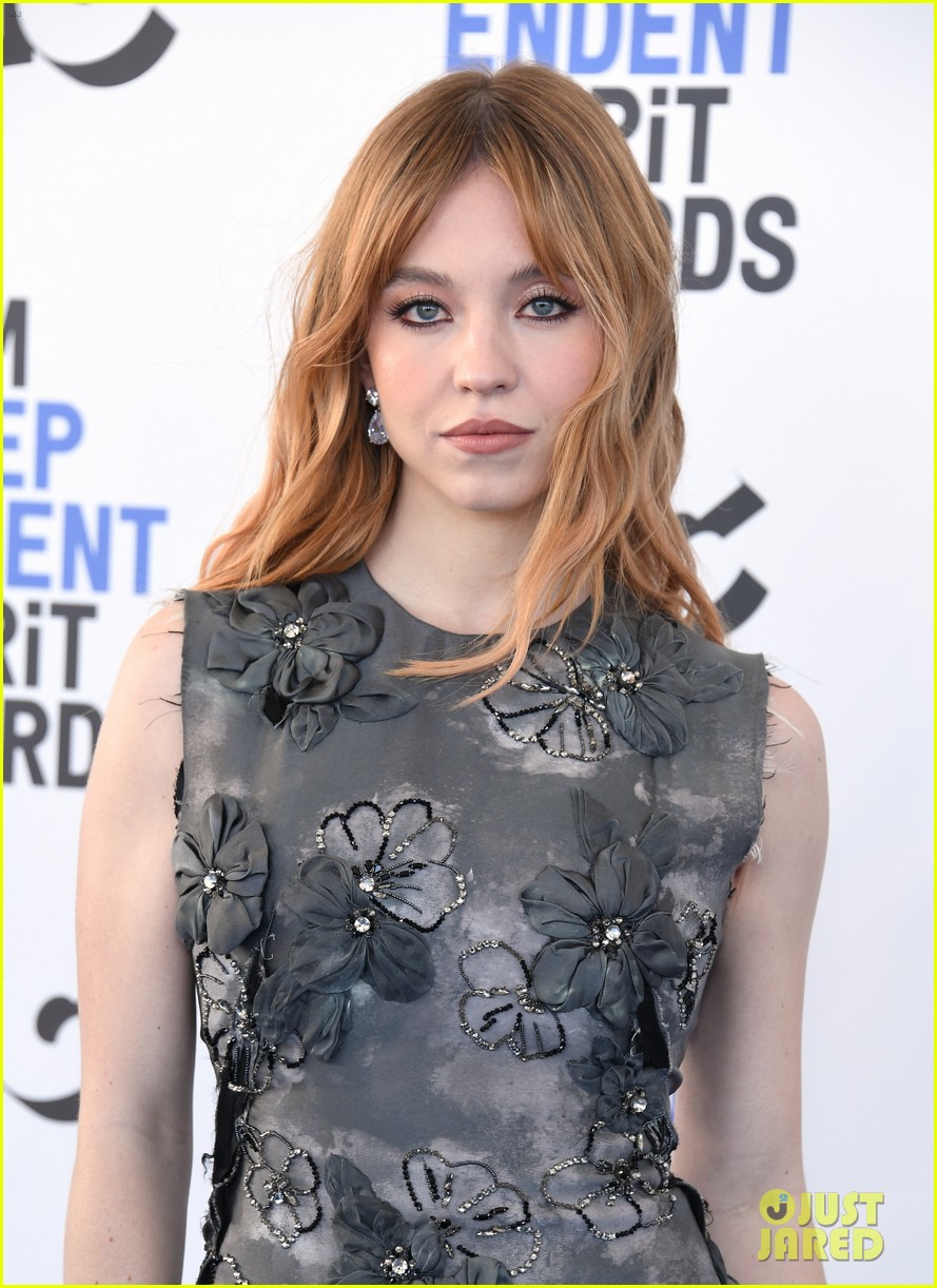 Sydney Sweeney Attends Spirit Awards 2022, Flaunts New Red Hair!