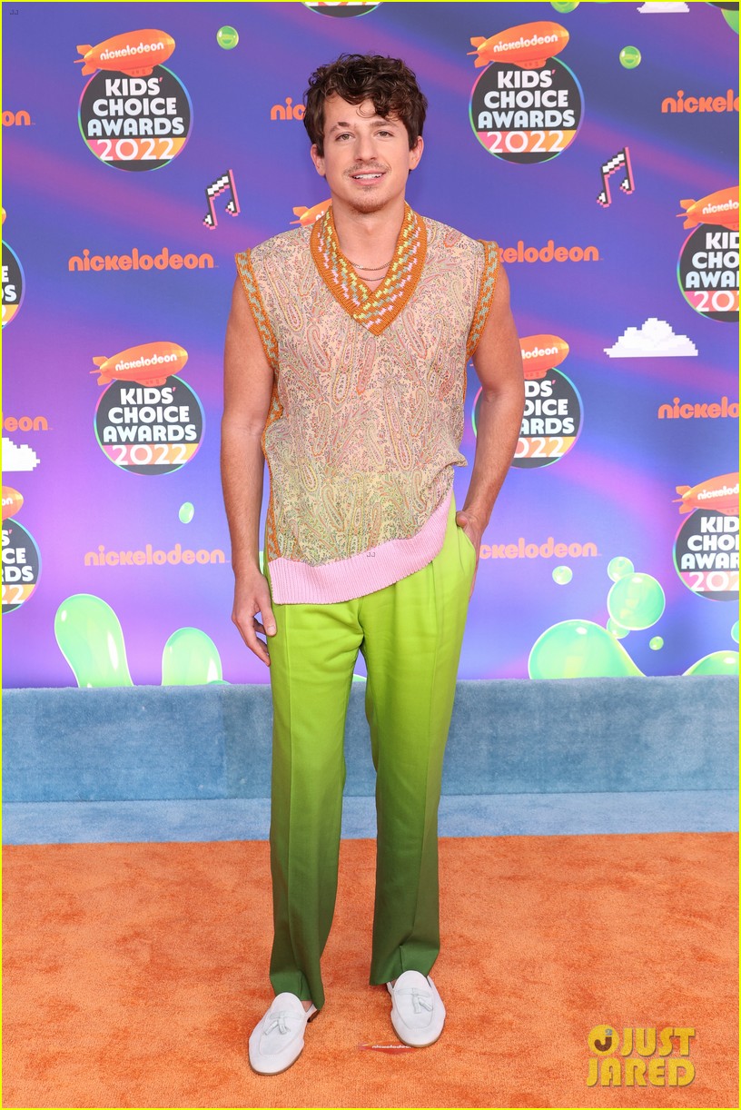 Chloe x Halle Hang Out with Sabrina Carpenter & Sofia Carson at KCAs 2022 - See Red Carpet Pics!