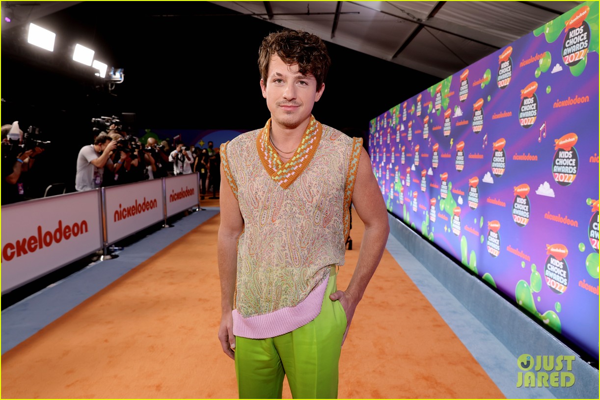 Chloe x Halle Hang Out with Sabrina Carpenter & Sofia Carson at KCAs 2022 - See Red Carpet Pics!