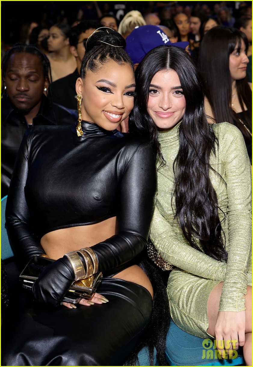 Dove Cameron Joins Chloe Bailey & Dixie D'Amelio at Billboard Music Awards 2022