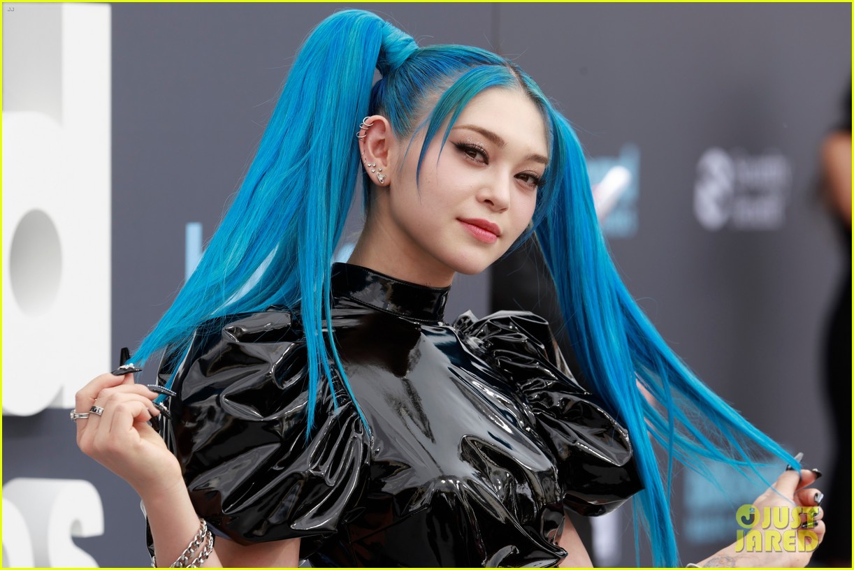 Dove Cameron Joins Chloe Bailey & Dixie D'Amelio at Billboard Music Awards 2022