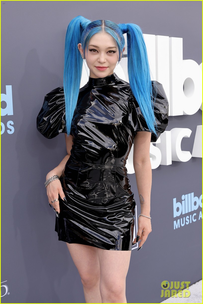 Dove Cameron Joins Chloe Bailey & Dixie D'Amelio at Billboard Music Awards 2022