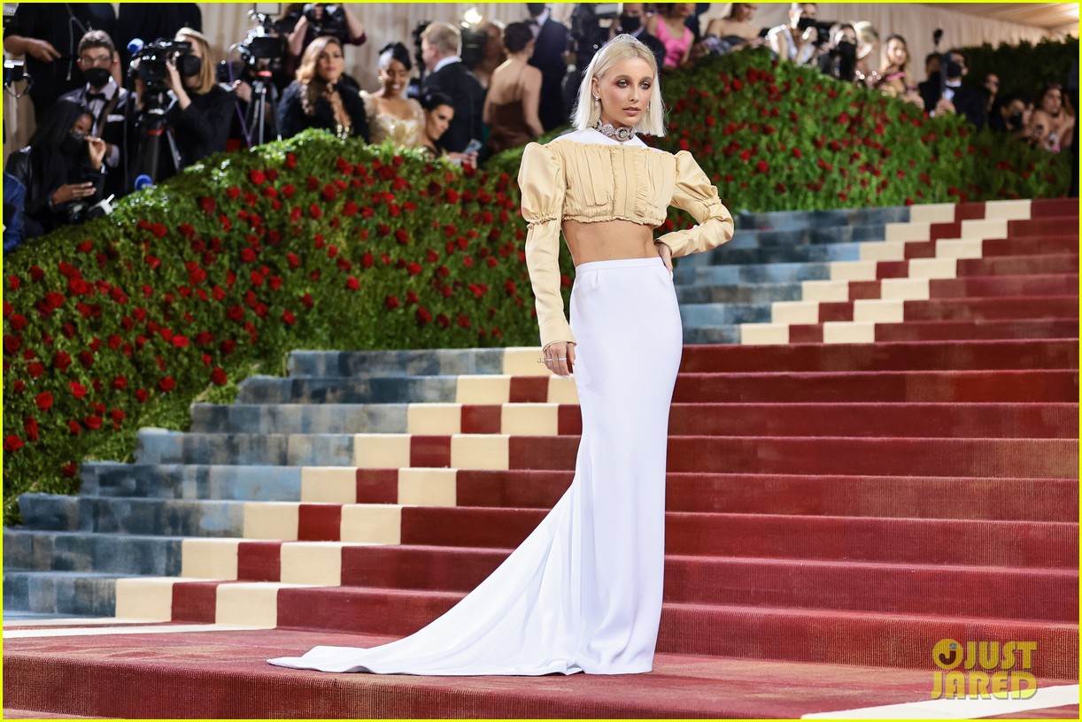 Emma Chamberlain Looks Super Happy to Be at the Met Gala 2022!