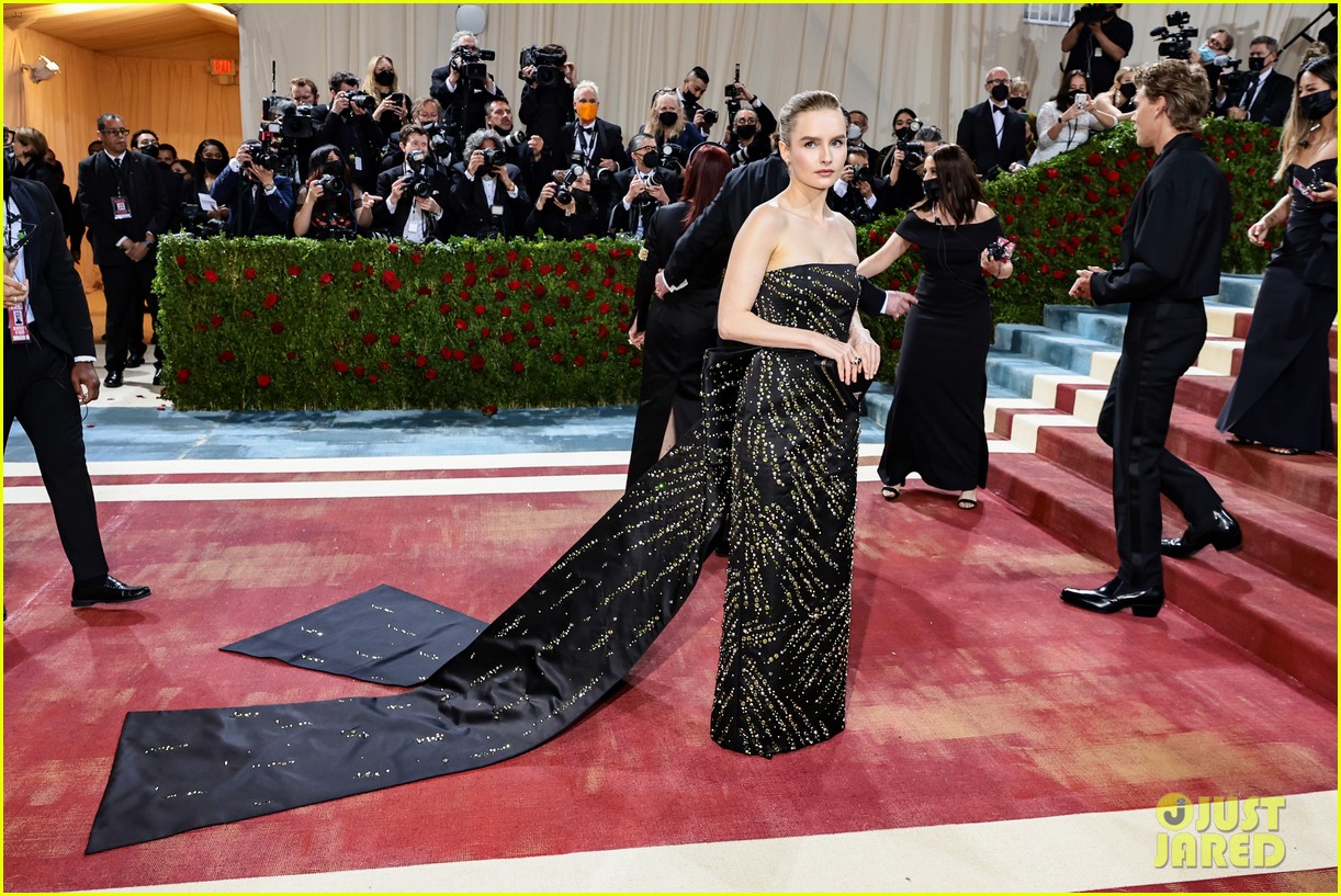 Kaia Gerber & Austin Butler Make Red Carpet Debut as a Couple at Met Gala 2022
