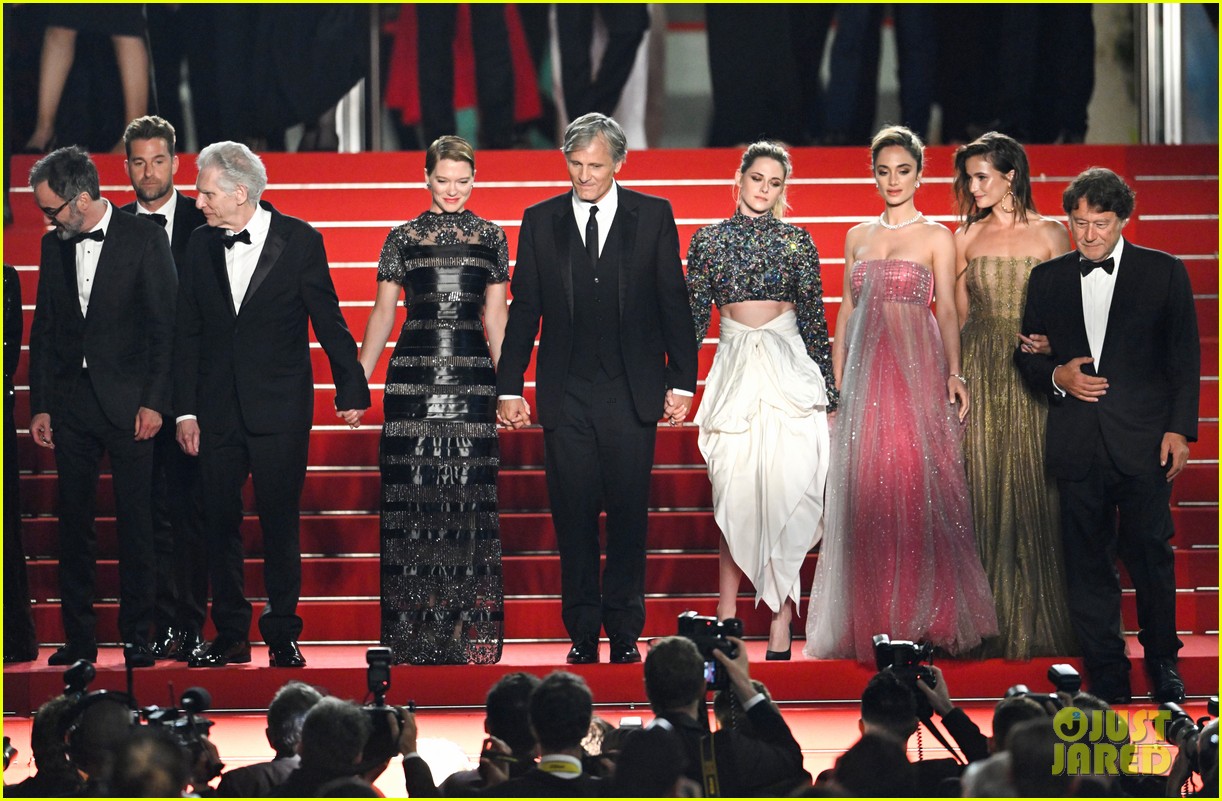 Kristen Stewart Shares a Laugh With Léa Seydoux at Cannes Film Festival Premiere