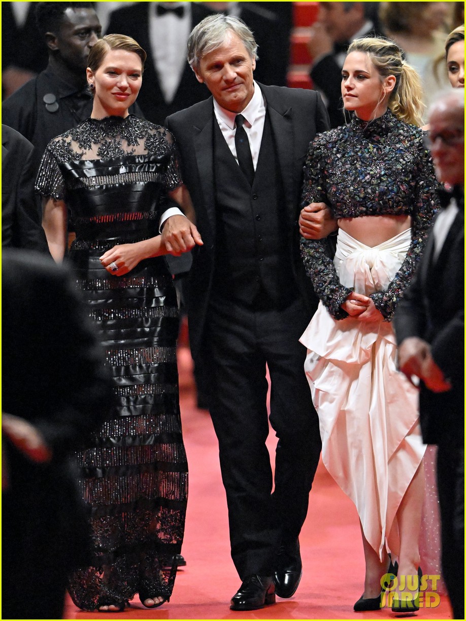 Kristen Stewart Shares a Laugh With Léa Seydoux at Cannes Film Festival Premiere