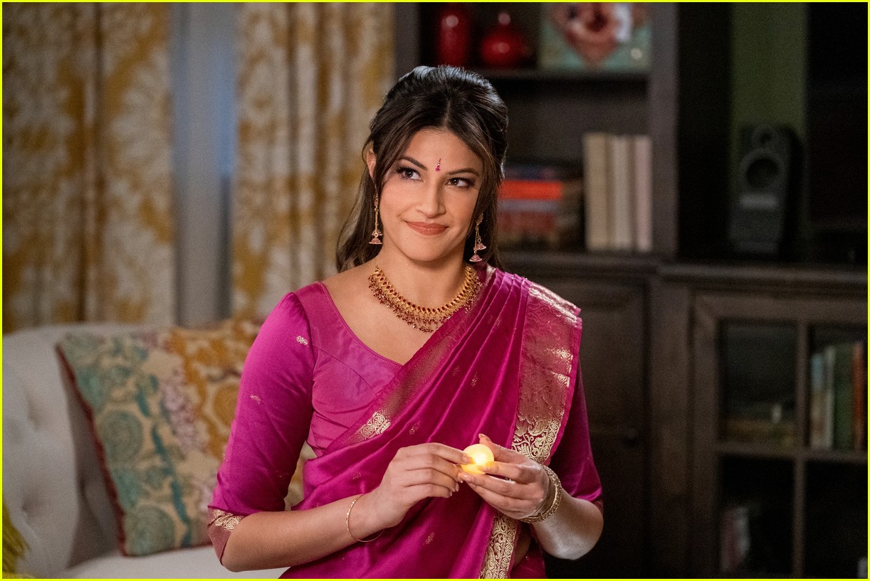 'Never Have I Ever' Season 3 Gets First Look Photos & Premiere Date!