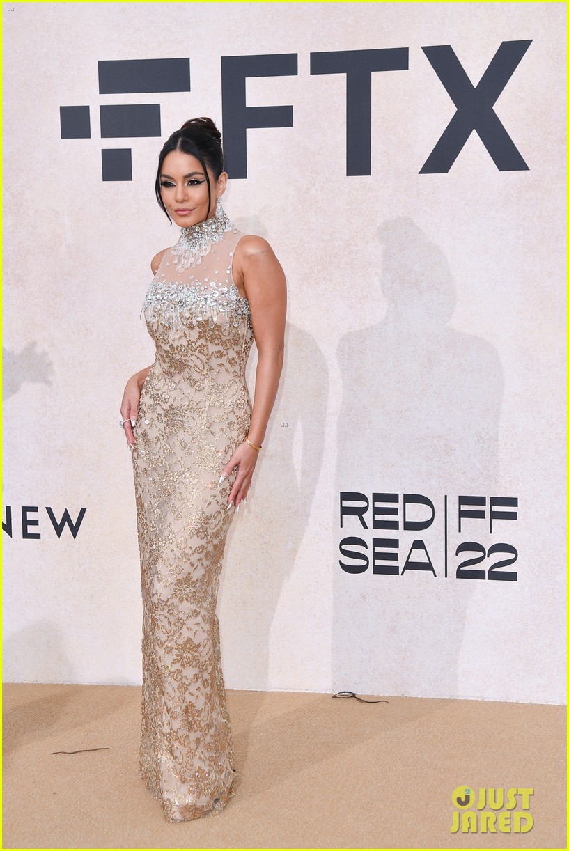 Sabrina Carpenter, Charli D'Amelio & Nina Dobrev Step Out For amfAR Gala at Cannes Film Festival