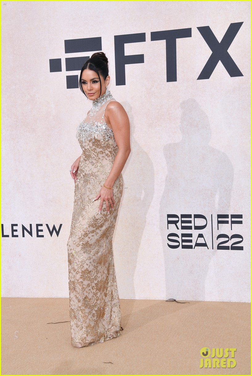 Sabrina Carpenter, Charli D'Amelio & Nina Dobrev Step Out For amfAR Gala at Cannes Film Festival