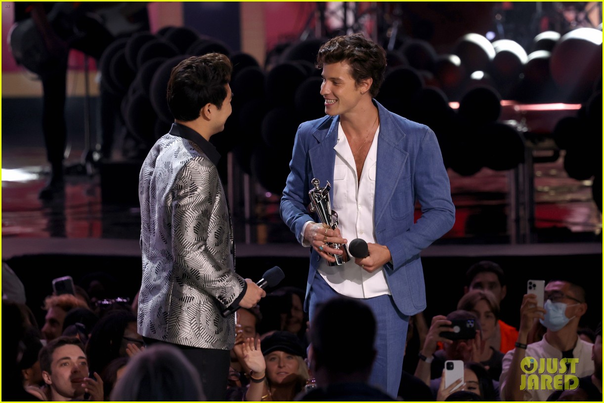 Shawn Mendes Gives Inspiring Acceptance Speech at Juno Awards - Watch Now!