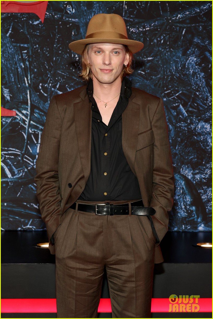 Millie Bobby Brown Joins Noah Schnapp & Finn Wolfhard at 'Stranger Things' Season 4 Premiere