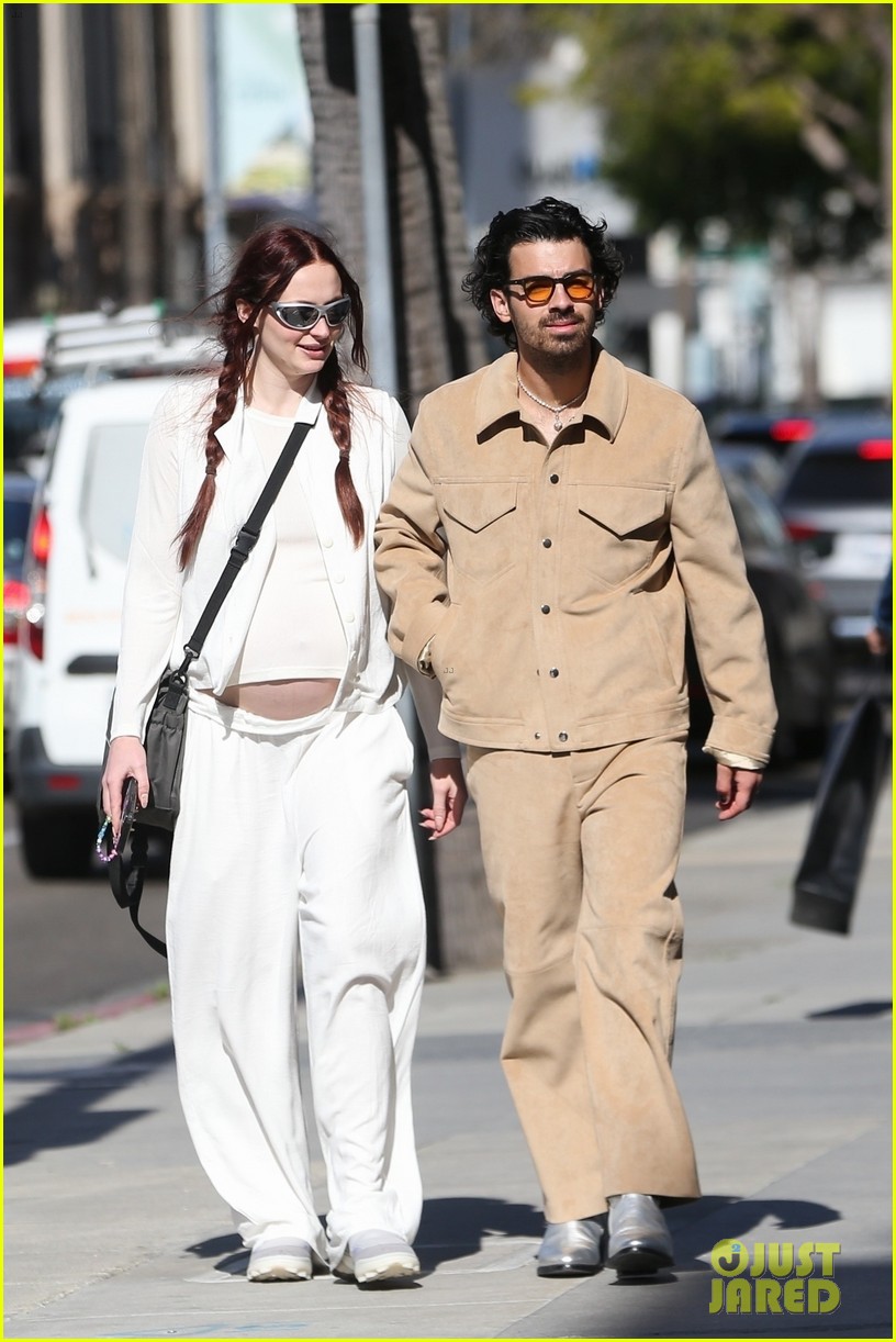 Joe Jonas Does Some Shopping with Pregnant Wife Sophie Turner