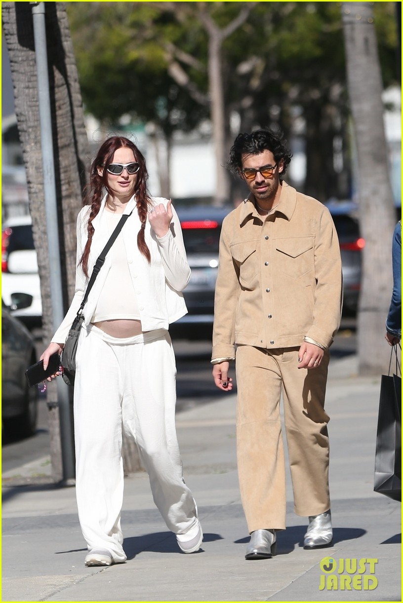 Joe Jonas Does Some Shopping with Pregnant Wife Sophie Turner