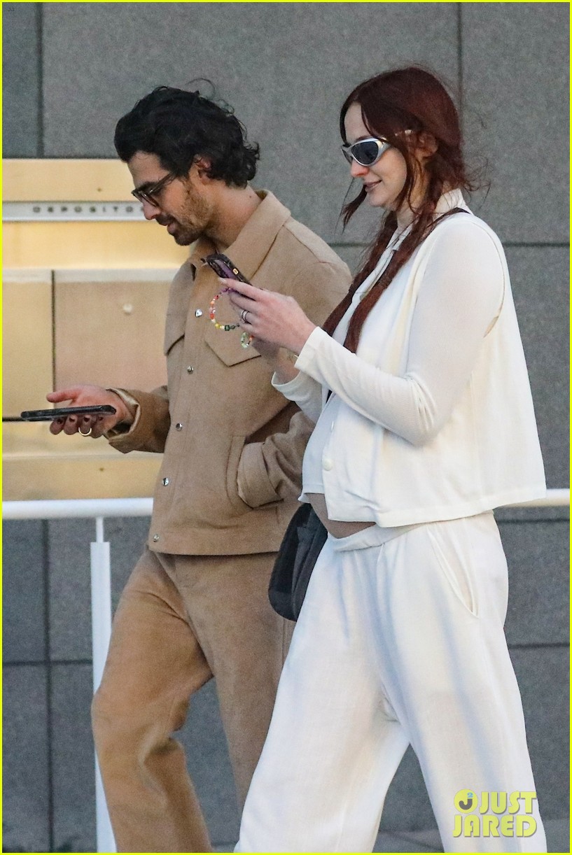 Joe Jonas Does Some Shopping with Pregnant Wife Sophie Turner